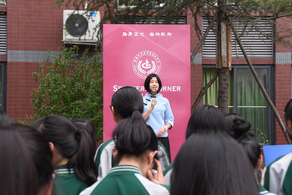 尹逸昕同学演讲中