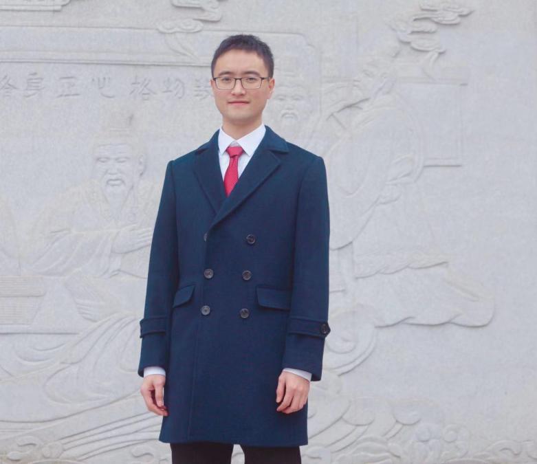 郑有伦,毕业于西南大学,曾任教于四川省阆中中学校,荣获南充市优秀